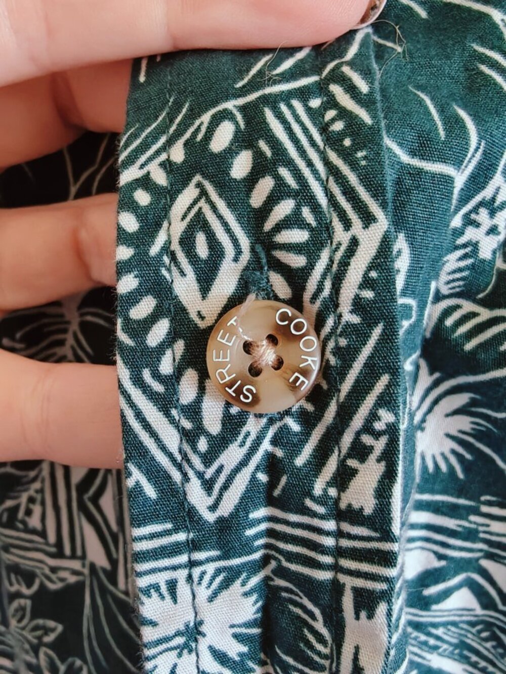 Cooke Street Hawaiian Aloha Shirt 100% Cotton Floral Tikki Geometric Sz. 2XL - Picture 3 of 5